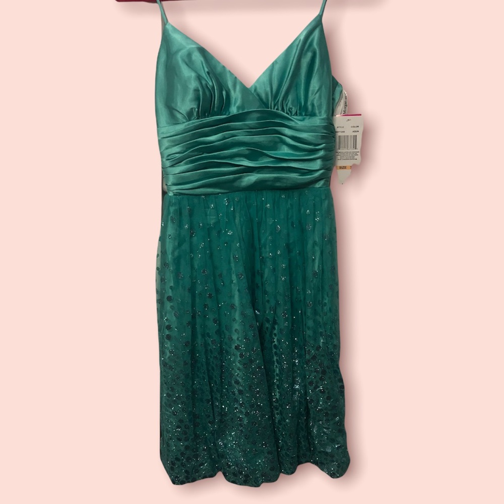 Morgan & Co. Aqua Sparkle Homecoming/Pro Dress Size 7/8